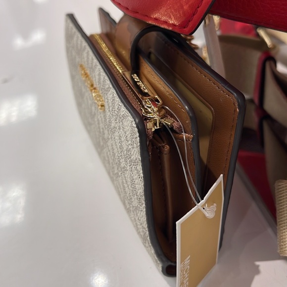 MICHAEL KORS
Medium Signature Logo Wallet 
Vanilla 
NWT - Picture 4 of 16